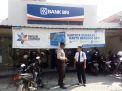 Babinkamtibmas Perak Timur Patroli Bank BRI, Titip Pesan Waspada Kriminalitas