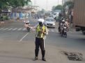 Satlantas Polres Tanjung Perak Beri Pelayanan Melalui Pengaturan Pagi