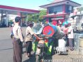 Babinkamtibmas Bongkaran Sampaikan Pesan Ketertiban Ke Pedagang Drum