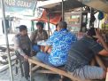 Babinkamtibmas Krembangan Utara Sosialisasi SPKT Door To Door Ke Pengunjung Warung