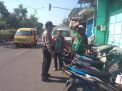 Panit Binmas Polsek Semampir Sampaikan Pesan Jaga Ketertiban Kepada Petugas Parkir
