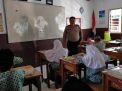 Babinkamtibmas Ampel Sambang Sekolah Dalam Rangka Rabu Narsis