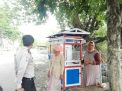 Babinkamtibmas Tambak Wedi Titip Pesan Keselamatan Ke PKL, Agar Tidak Berjualan di Bawah Pohon