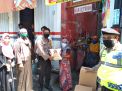 Kapolsek Pabean Cantikan Bagikan Paket Sembako Ke Warga 3 Kelurahan