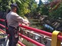 Polsek Semampir Pantau Debit Air, Antisipasi Musibah Banjir