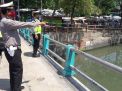 Polsek Pabean Cantikan Lakukan Pemantauan Debit Air di Sungai Kalimas, Antisipasi Banjir