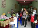 Babinkamtibmas Takal Kedinding, Amankan Pelaksanaan Vaksinasi Covid-19 di Jalan Tanah Merah Utara