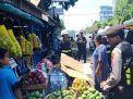 Satsabhara Polres Tanjung Perak Patroli Bersama Sekuriti Pelindo, Pantau Keamanan di Pasar Ujung