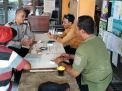 Ciptakan Kondusifitas di Masyarakat, Babinkamtibmas Wonokusumo Sampaikan Pesan Anti Hoax