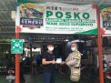 Babinkamtibmas Kenjeran Berikan Bantuan Hand Sanitizer Ke KTS