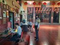 Kabag Ops Polres Tanjung Perak Kunjungi Klenteng Mbah Ratu