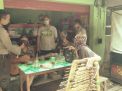 Panit Binmas Polsek Krembangan Sampaikan Binluh Protokol Kesehatan Kepada Pengamen Bonek