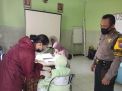 Babinkamtibmas Sidotopo Wetan Kawal Vaksinasi Covid-19 Untuk Lansia