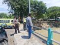 Antisipasi Banjir, Polsek Pabean Cantikan Rutin Lakukan Pemantauan Debit Air