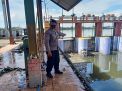 Polsek Krembangan Pantau Debit Air, Antisipasi Potensi Banjir