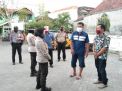 Putus Rantai Penyebaran Covid-19, Kapolres Tanjung Perak Bagi Masker Gratis Kepada Pengurus Kampung