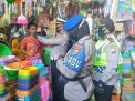 Polres Tanjung Perak Bersama Satpol PP & TNI Lakukan Operasi Penertiban Masker di Pasar Pegirian