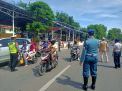 Kapolsek Semampir Pimpin Operasi Penertiban Masker di Jalan Pegirian