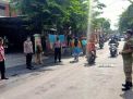 Kapolsek Asemrowo Pimpin Operasi Penertiban Masker di Depan Mako