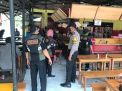 Polsek Krembangan Lakukan Penertiban Masker Sekaligus Sosialisasi Aturan Jam Malam di Warung & Rumah Makan