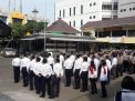 Wakapolres Tanjung Perak Pimpin Apel Pagi & Pemeriksaan Sikap Tampang Personil