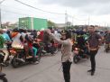 Kapolres Tanjung Perak Pimpin Langsung Pengamanan Jalur Bonek di Jalan Margomulyo