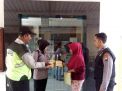 Sosialisasi SPKT Door To Door Sambil Sebar Brosur di Kampung-kampung