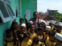 Babinkamtibmas Kedung Cowek Gelar Rabu Narsis Bersama Murid MI Muthmainah