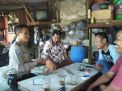 Panit Binmas Polsek Asemrowo Sosialisasi SPKT Door To Door Ke Warga Tambak Pokak