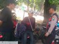 Waspada Curanmor, Babinkamtibmas Bongkaran Sampaikan Pesan Keamanan Ke Petugas Parkir