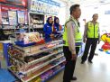 Unit Lantas & Unit Sabhara Polsek Asemrowo Giat Patroli Dialogis ke Mini Market
