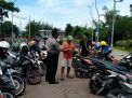 Babinkamtibmas Kedung Cowek Sambang Juru Parkir, Himbau Waspada Curanmor