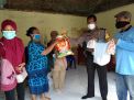 Babinkamtibmas Takal Kedinding Kawal Pembagian BPNT