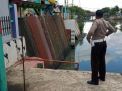 Polsek Kenjeran Pantau Debit Air, Antisipasi Kemungkinan Potensi Banjir