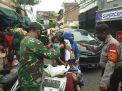 Polsek Krembangan Gelar Penertiban Masker Bersama Koramil di Pasar Kalianak Timur