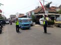 Unit Lantas Polsek Pabean Cantikan Pengaturan Sore di Jalan Panggung