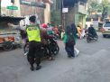 Unit Sabhara Polsek Semampir Lakukan Pengaturan Sore di Jalan Sidotopo Sekolahan