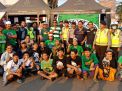 Bonek Bagi-bagi Takjil Dikawal Satlantas Polres Tanjung Perak