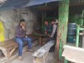 Satsabhara Polres Tanjung Perak Patroli Dialogis Bersama Warga Jalan Teluk Kumai