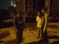 Satsabhara Polres Tanjung Perak Pantau Keamanan Pelabuhan Melalui Patroli Malam