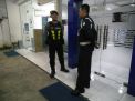 Satsabhara Polres Tanjung Perak Pantau Keamanan Kantor Bank Melalui Patroli Malam