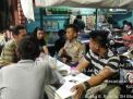 Babinkamtibmas Dupak Sampaikan Pesan Anti Miras & Narkoba Ke Pengunjung Warung