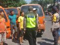 Kapolsek Krembangan Sampaikan Pesan Tertib Lalu Lintas Ke Sopir Angkot