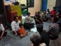 Babinkamtibmas Dupak & Satbinmas Polres Tanjung Perak Sambang Pemukiman Dalam Rangka Tilik Kamling