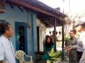 Babinkamtibmas Perak Timur Sosialisasikan SPKT Door To Door Ke Warga Jalan Indrapura