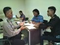 Panit Binmas Polsek Asemrowo Sampaikan Penyuluhan Bahaya Narkoba Ke Warga Genting Kalianak