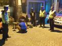 Polsek Asemrowo Gelar Patroli Malam di Pemukiman, Titip Pesan Waspada Orang Tak Dikenal