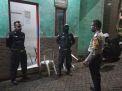 Patroli Malam di Pemukiman, Babinkamtibmas Takal Kedinding Himbau Petugas Keamanan Pakai Masker