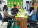 Panit Binmas Polsek Asemrowo Bahas Pembagian Tugas Relawan Covid-19 Bersama Pengurus Kampung
