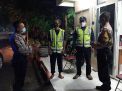 Personil Polsek Krembangan Pantau Keamanan Pemukiman Melalui Patroli Malam